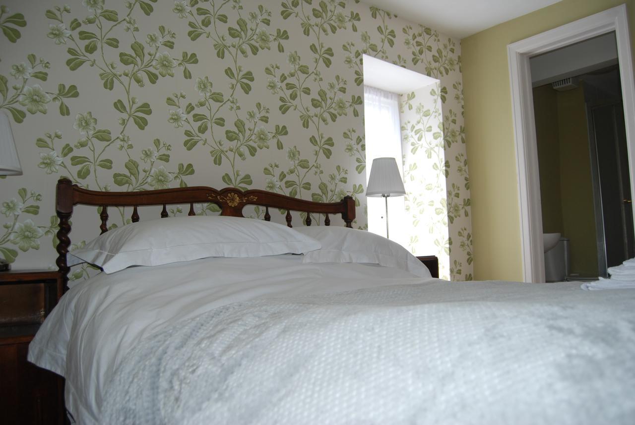 Llanfihangel-nant-Melan The Fforest Inn מראה חיצוני תמונה