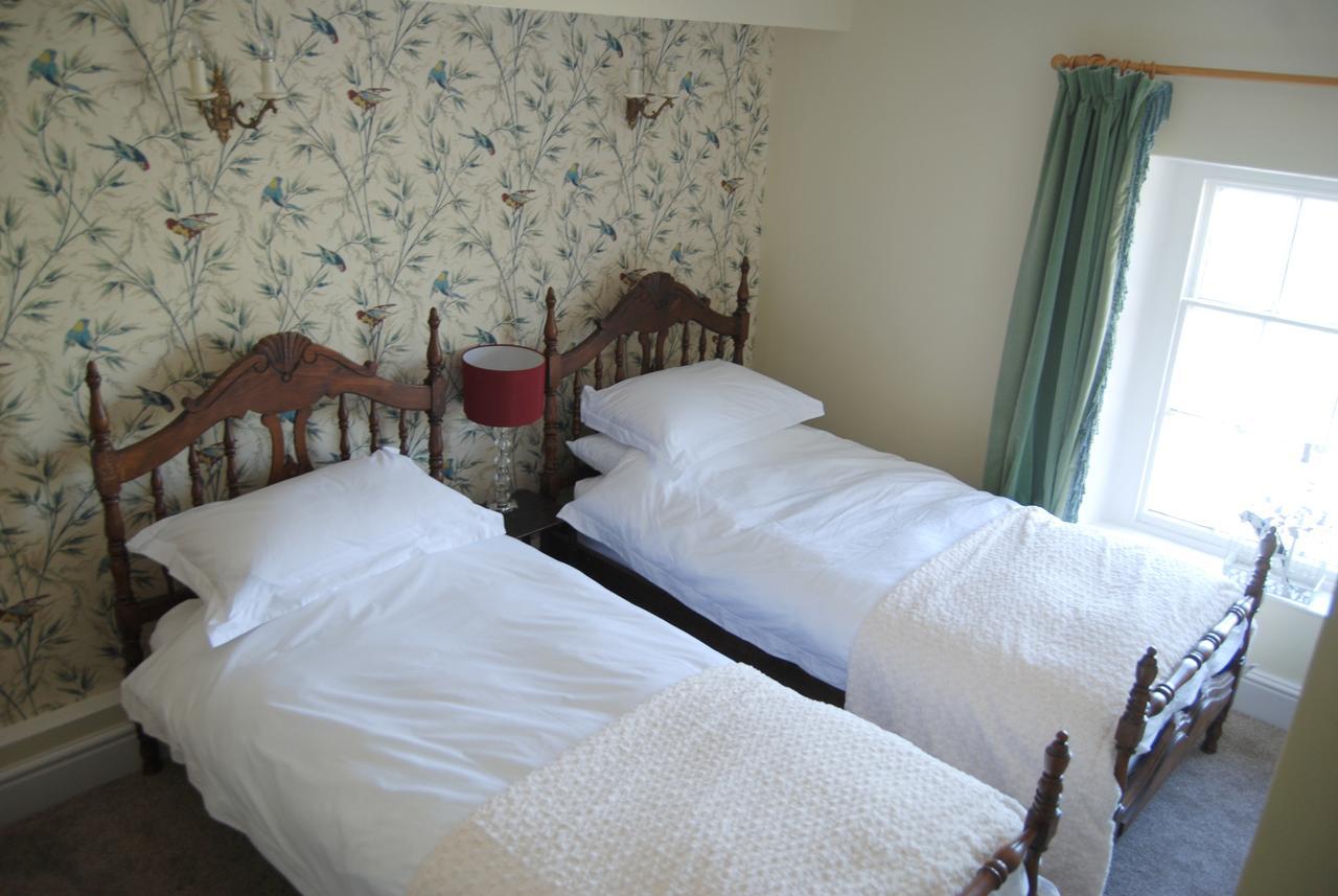 Llanfihangel-nant-Melan The Fforest Inn מראה חיצוני תמונה