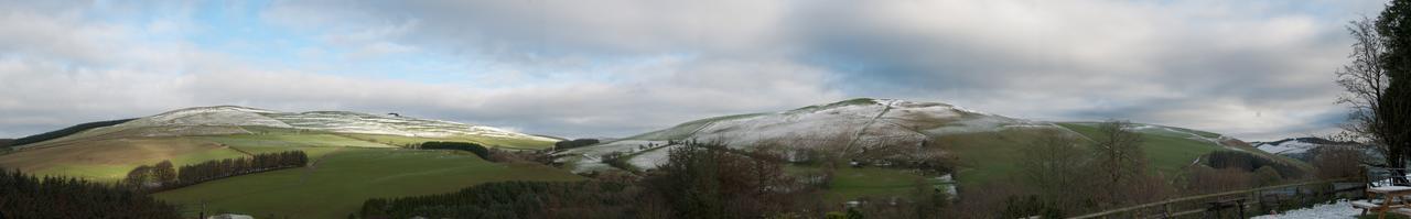 Llanfihangel-nant-Melan The Fforest Inn מראה חיצוני תמונה
