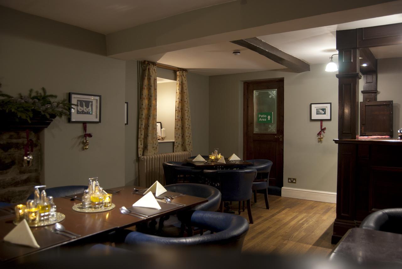 Llanfihangel-nant-Melan The Fforest Inn מראה חיצוני תמונה